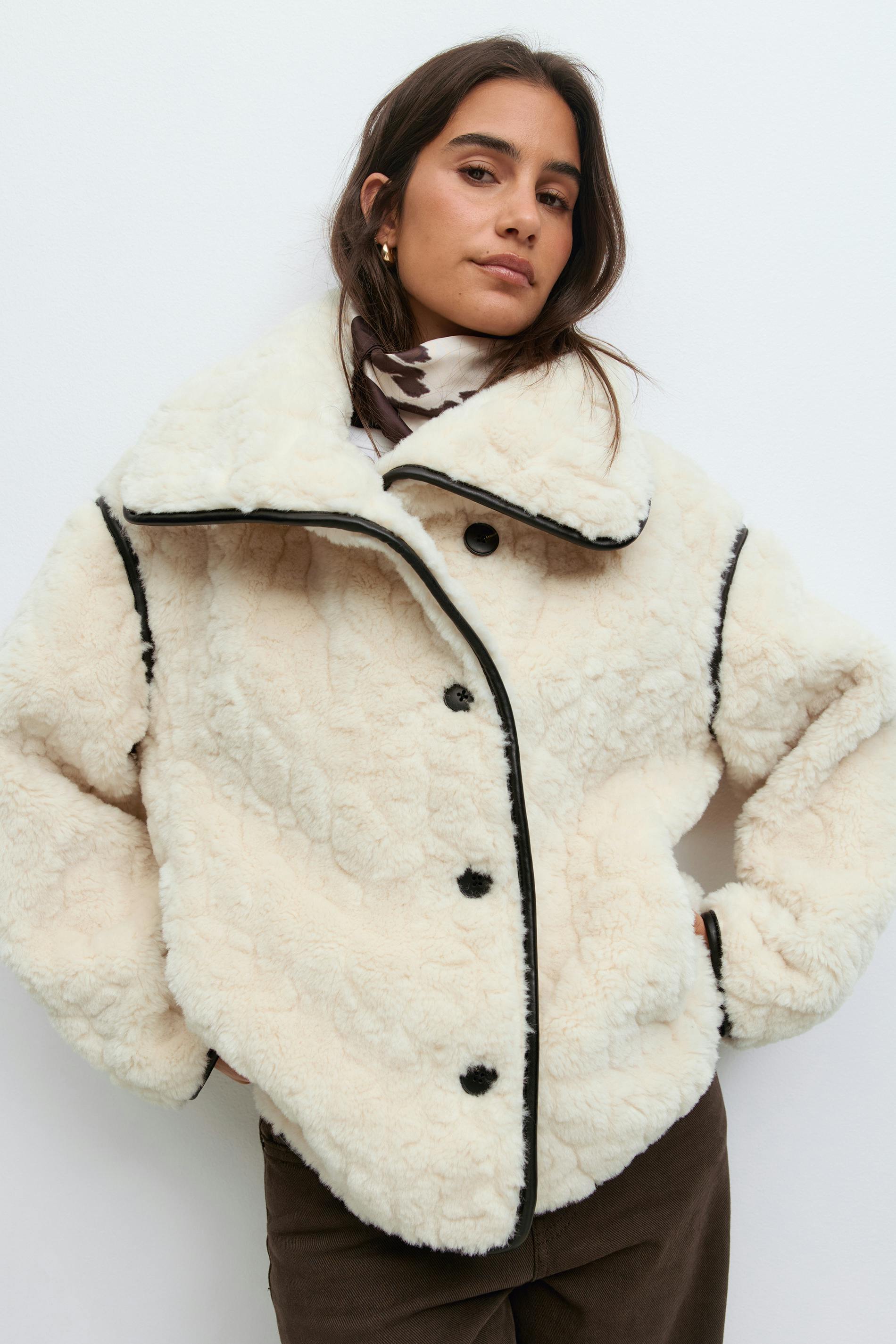 Faux fur bonded short jacket