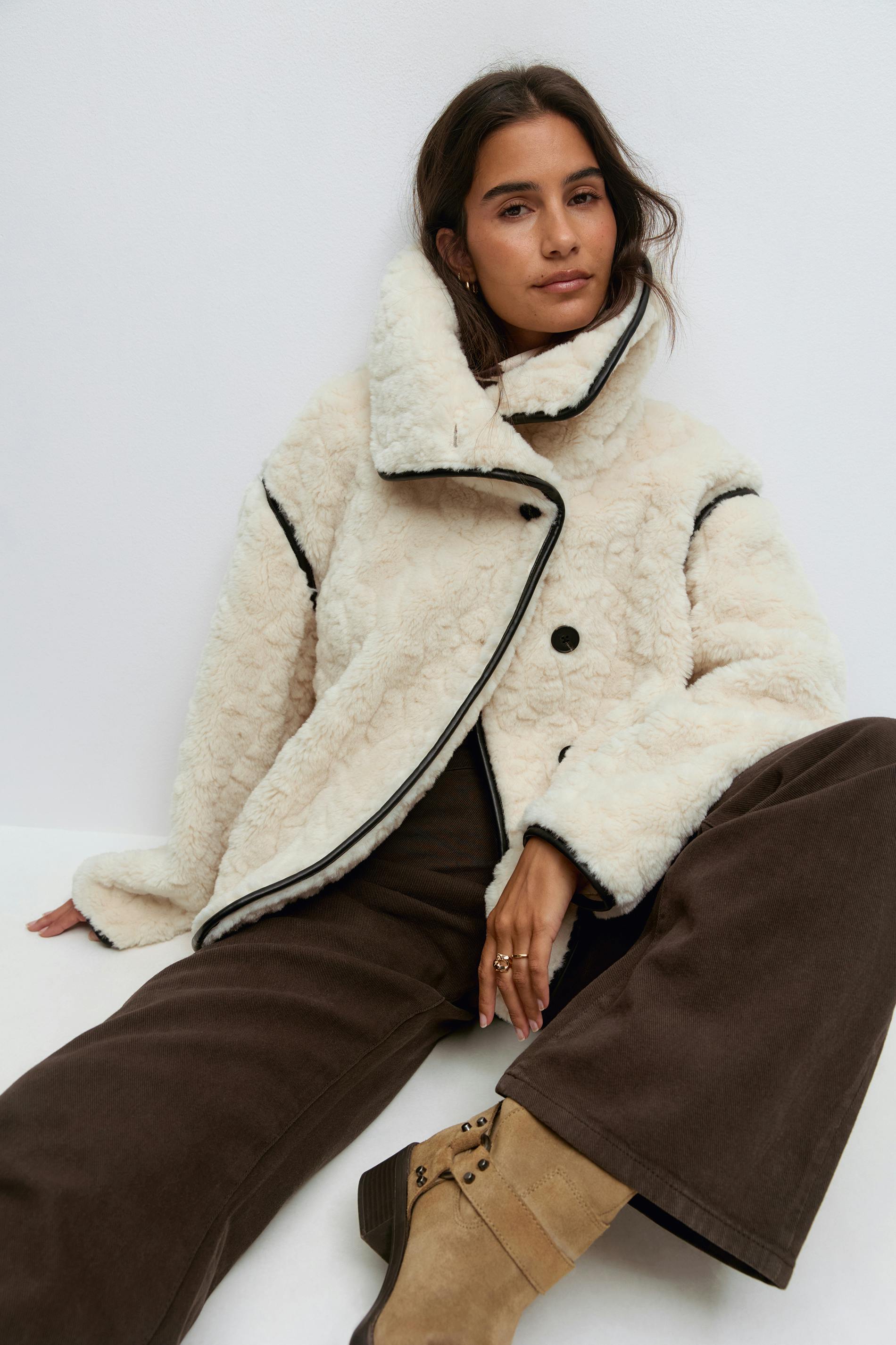 Faux fur bonded short jacket