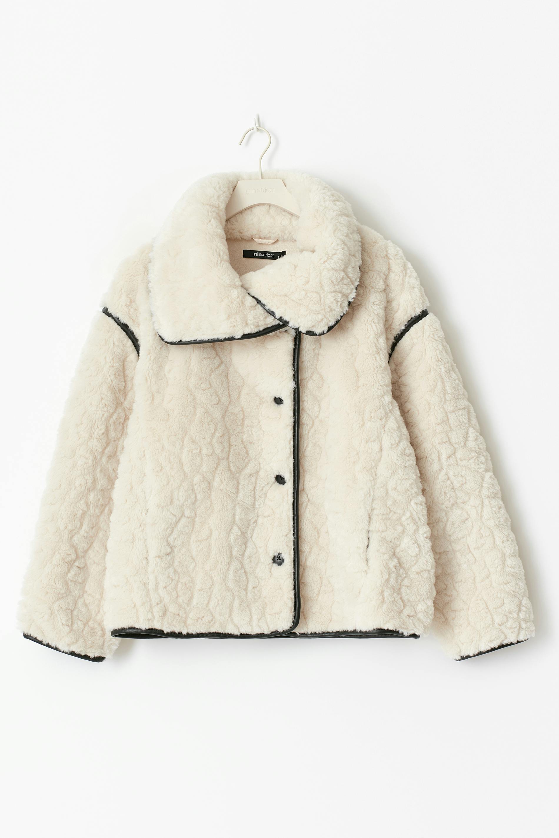 Faux fur bonded short jacket