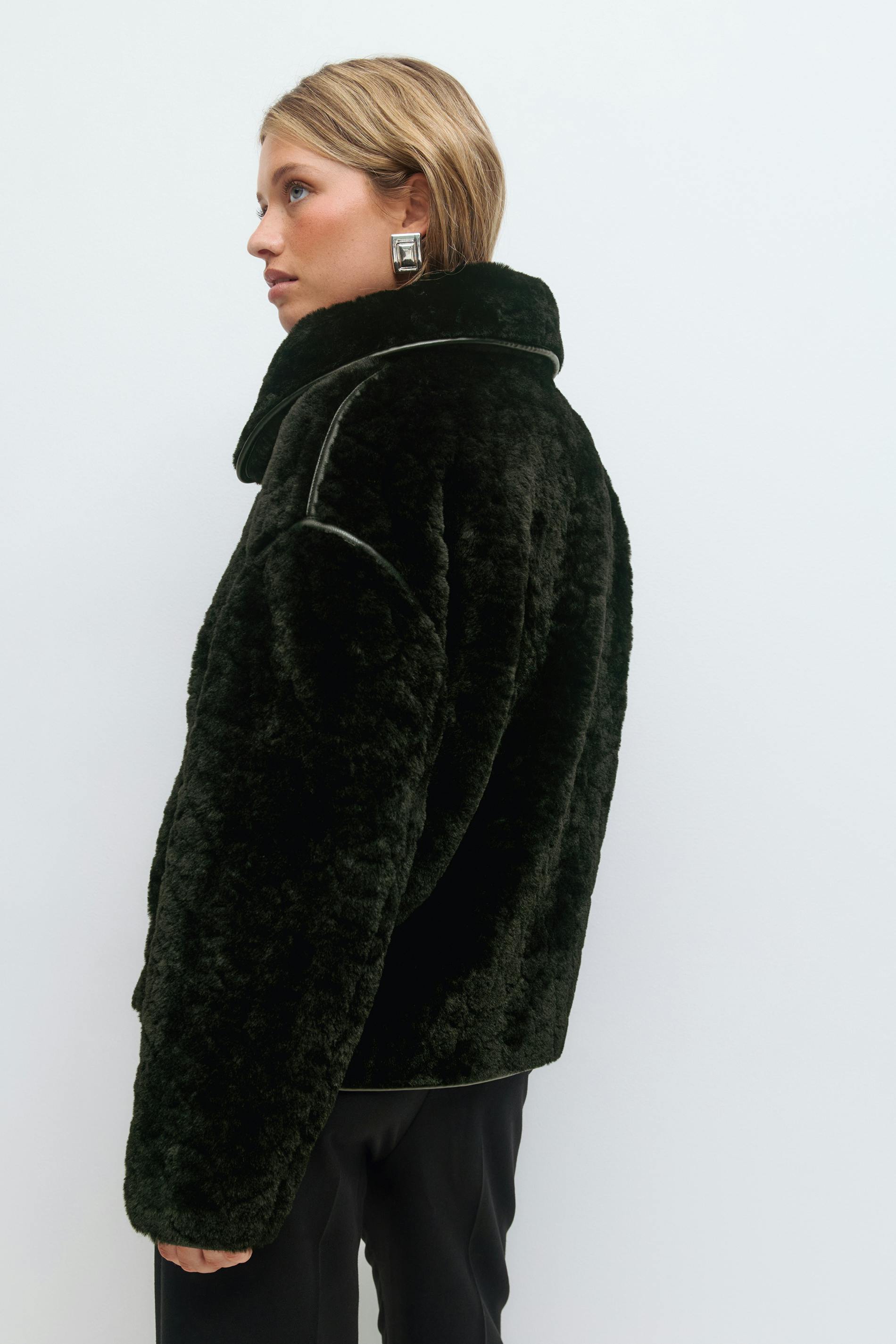 Faux fur bonded short jacket