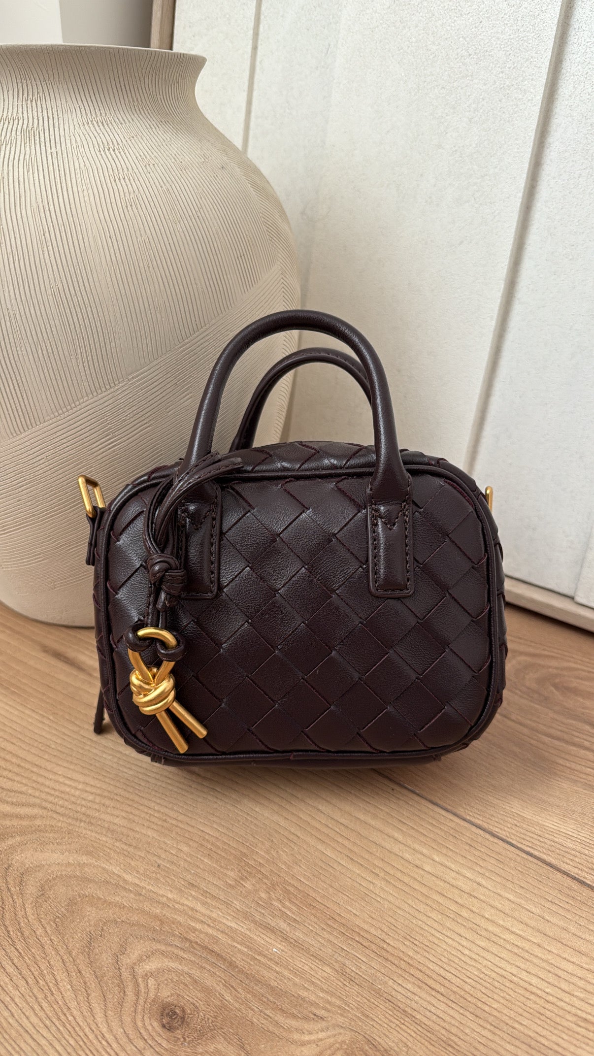 Twisted handbag [maroon/gold]