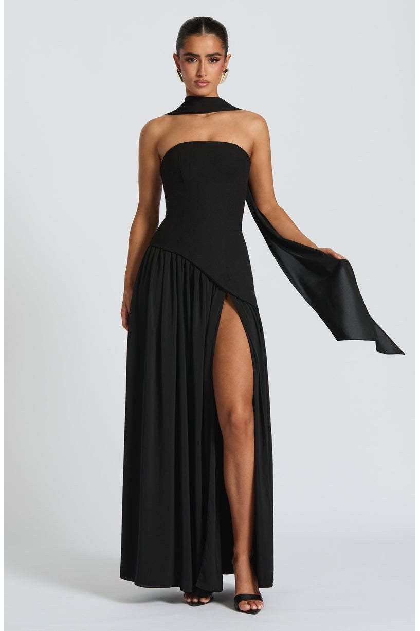 Sainte | Elegant Maxi Dress Black